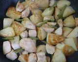 鶏肉とじゃがいもの醤油マヨ炒め作り方4写真