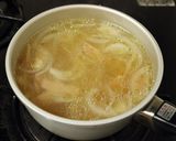 ☆ツナ缶の油で☆玉ねぎとベーコンのスープ作り方3写真