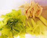 セロリと蒸し鶏のスイチリマヨ和え作り方1写真