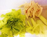 セロリと蒸し鶏のスイチリマヨ和え作り方1写真