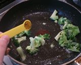 お弁当にも♪ブロッコリーのカレーマヨ炒め作り方4写真