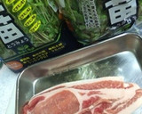 豆苗（トウミョウ）と豚肉のからし和え作り方1写真