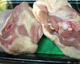 骨付き鶏モモと蕪のスープ煮、レモン風味作り方1写真