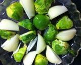 芽キャベツと玉ねぎのチーズ焼き作り方1写真