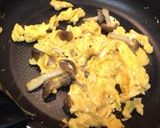 卵としめじのバター醤油★作り方3写真