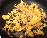 卵としめじのバター醤油★作り方4写真