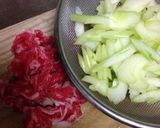 セロリと牛肉の炒め物作り方1写真