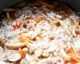手軽に作れる♪鶏肉としめじの炊き込みご飯作り方3写真