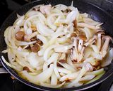 シメジと玉ねぎと竹輪のカレー炒め煮♪作り方5写真