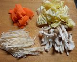 チーズ風味のキムチパスタスープ作り方1写真