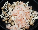 海老とキノコのバジルソース炒め♪作り方1写真