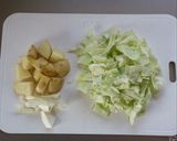 レンジで簡単☆お芋とキャベツの胡麻和え。作り方1写真