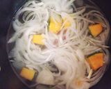 玉ねぎとカボチャのお味噌汁★作り方2写真