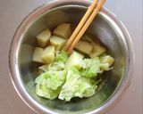 レンジで簡単☆お芋とキャベツの胡麻和え。作り方5写真