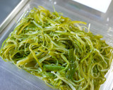 炒り卵と茎わかめ（切り昆布）の甘酢サラダ作り方1写真