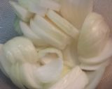 玉ねぎとコンビーフの醤油炒め作り方1写真
