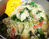 簡単！お肌つるつる缶詰牡蠣と野菜のパスタ作り方5写真
