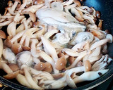 シメジと牡蠣のケチャップ炒め♪作り方4写真