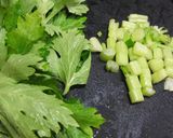 芳香♪セロリのコンソメスープ作り方1写真