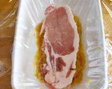 ラップですぐ漬かる　豚ロース肉の味噌漬け作り方3写真