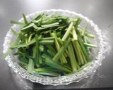 しゃぶしゃぶ豚とニラの 中華風からし和え作り方1写真
