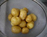 小じゃがいもと牛ひき肉の甘辛煮作り方1写真
