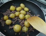 小じゃがいもと牛ひき肉の甘辛煮作り方4写真