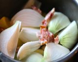 新ジャガと新玉ねぎのカレー醤油煮作り方1写真