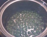 ぷっくり綺麗色＊グリンピース＊豆ごはん作り方1写真