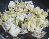 甘辛が美味♡ランチに簡単♪キャベツうどん作り方2写真