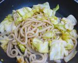 甘辛が美味♡ランチに簡単♪キャベツうどん作り方3写真