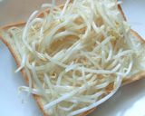 カレー風味＊もやしの巣ごもりトースト作り方2写真