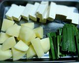 ご飯のお供☆新じゃがと豆腐のひき肉炒め作り方1写真