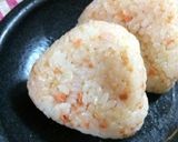 胡麻香る子ども大好き鮭マヨオイルおにぎり作り方2写真