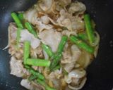 豚ばら肉とアスパラの味噌炒め・トマト添え作り方16写真