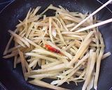 お弁当にも～ ヤーコンと豆苗のきんぴら作り方3写真