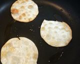パリパリ!餃子の皮煎餅☆ツナニラのっけ作り方2写真