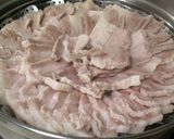 簡単♪豚バラ肉で蒸しトン甘ピリ辛タレ♪作り方2写真