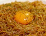 日清焼そばに黄身乗せでとろウマっ作り方4写真