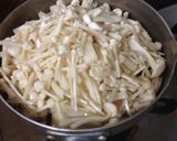 こんにゃくと豚肉とえのきのヘルシー煮物作り方3写真