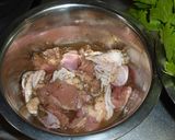 鶏もも肉のセロリとタマネギ, 香草酒蒸し作り方2写真