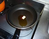 鶏もも肉のセロリとタマネギ, 香草酒蒸し作り方3写真