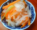 簡単おつまみ、大根と梅ぼしのおかか和え作り方3写真