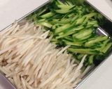 節約☆ベーコンを乗せたキュウリもやし炒め作り方1写真