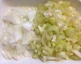 簡単おいしい♪セロリと鶏胸肉のスープ作り方1写真