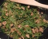 豆苗使い切り☆クルミとセロリしょうゆ炒め作り方5写真