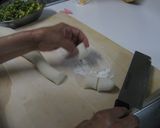 中国の家庭料理☆にらと卵の大判焼餃子作り方5写真