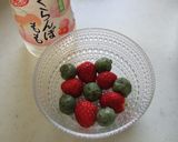 よもぎ団子と苺で春のデザートスープ仕立て作り方8写真