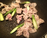 簡単❗️豚じゃが アスパラの甘辛炒め作り方4写真