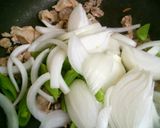 新玉ねぎと豚薄切り肉のドレッシング炒め作り方4写真